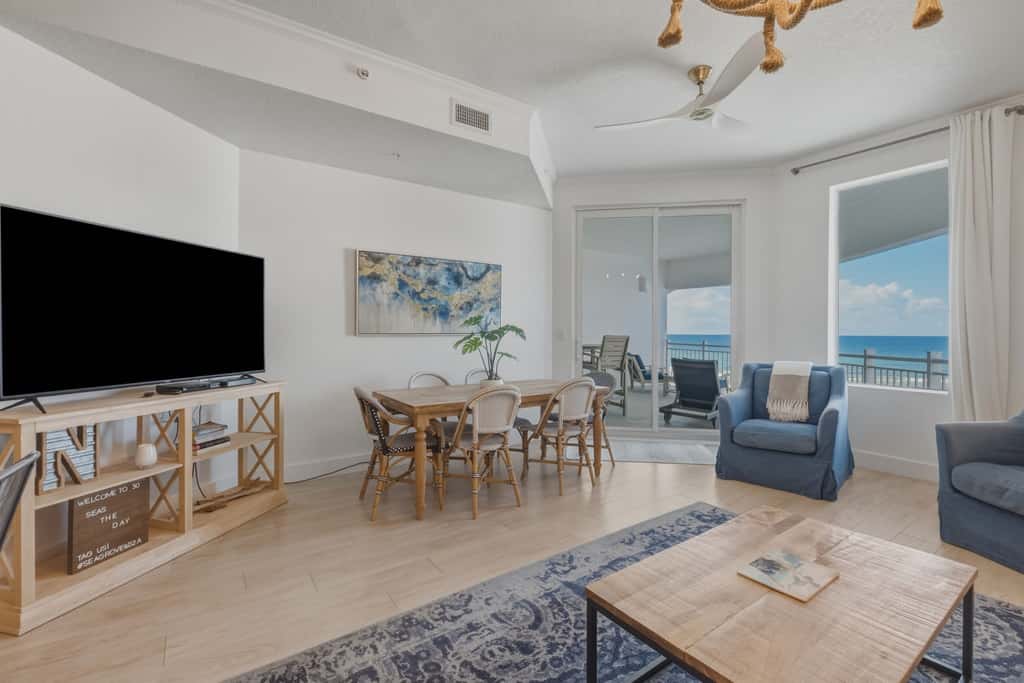 Gulf View Ocean Front Condo, Balconies, 2 Pools, Hot tub, Sauna, Gym, Full Kitchen, Washer and Dryer