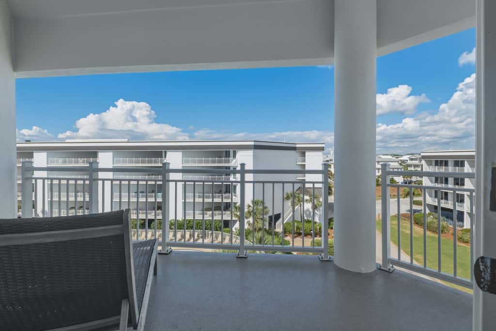 Gulf View Ocean Front Condo, Balconies, 2 Pools, Hot tub, Sauna, Gym, Full Kitchen, Washer and Dryer