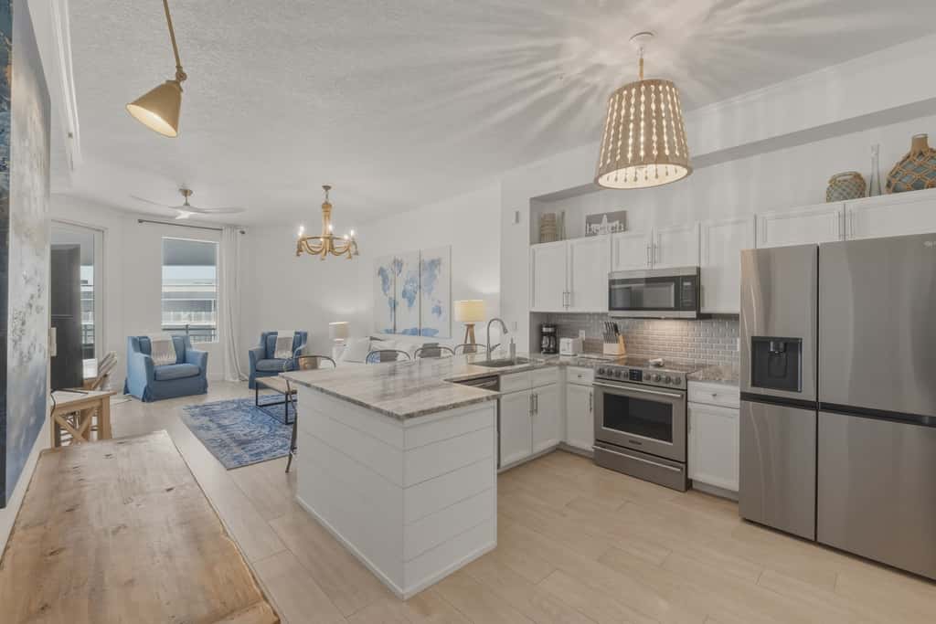 Gulf View Ocean Front Condo, Balconies, 2 Pools, Hot tub, Sauna, Gym, Full Kitchen, Washer and Dryer