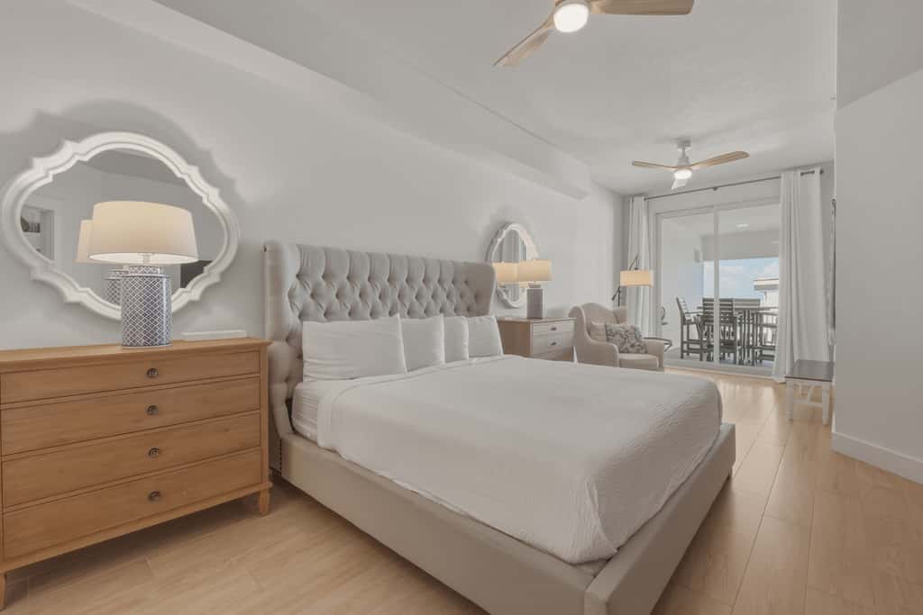Gulf View Ocean Front Condo, Balconies, 2 Pools, Hot tub, Sauna, Gym, Full Kitchen, Washer and Dryer