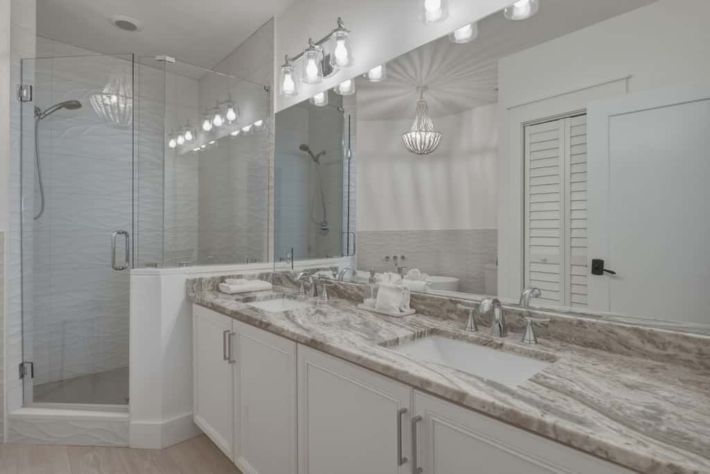 Gulf View Ocean Front Condo, Balconies, 2 Pools, Hot tub, Sauna, Gym, Full Kitchen, Washer and Dryer