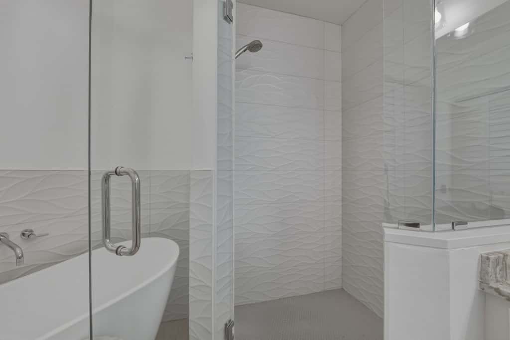 Gulf View Ocean Front Condo, Balconies, 2 Pools, Hot tub, Sauna, Gym, Full Kitchen, Washer and Dryer