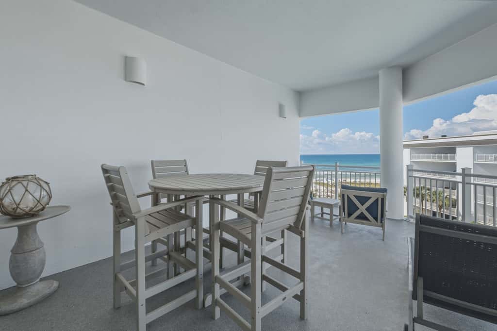 Gulf View Ocean Front Condo, Balconies, 2 Pools, Hot tub, Sauna, Gym, Full Kitchen, Washer and Dryer