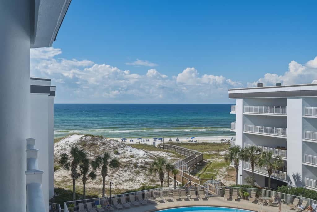 Gulf View Ocean Front Condo, Balconies, 2 Pools, Hot tub, Sauna, Gym, Full Kitchen, Washer and Dryer