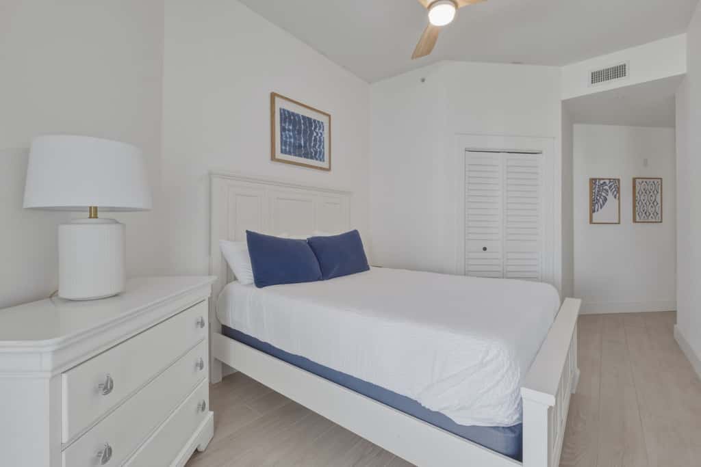Gulf View Ocean Front Condo, Balconies, 2 Pools, Hot tub, Sauna, Gym, Full Kitchen, Washer and Dryer