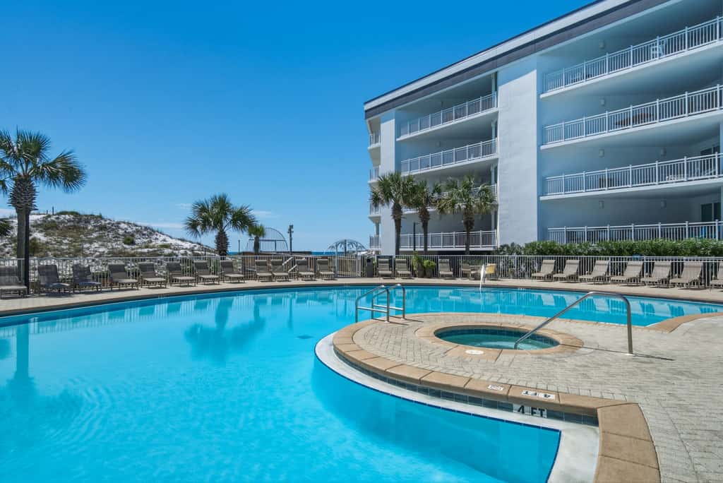 Gulf View Ocean Front Condo, Balconies, 2 Pools, Hot tub, Sauna, Gym, Full Kitchen, Washer and Dryer