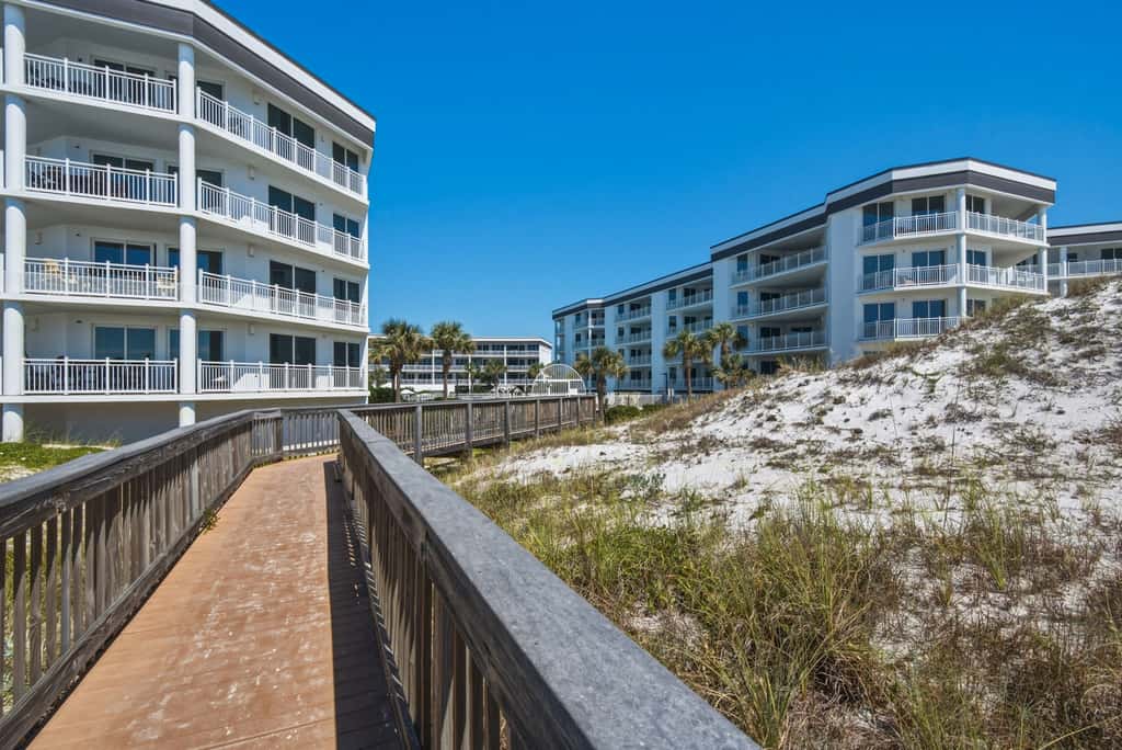 Gulf View Ocean Front Condo, Balconies, 2 Pools, Hot tub, Sauna, Gym, Full Kitchen, Washer and Dryer