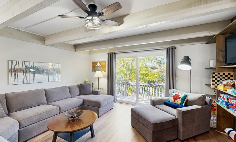 Spacious 4BR Stratton townhome: 5 min to Stratton great for 2 families