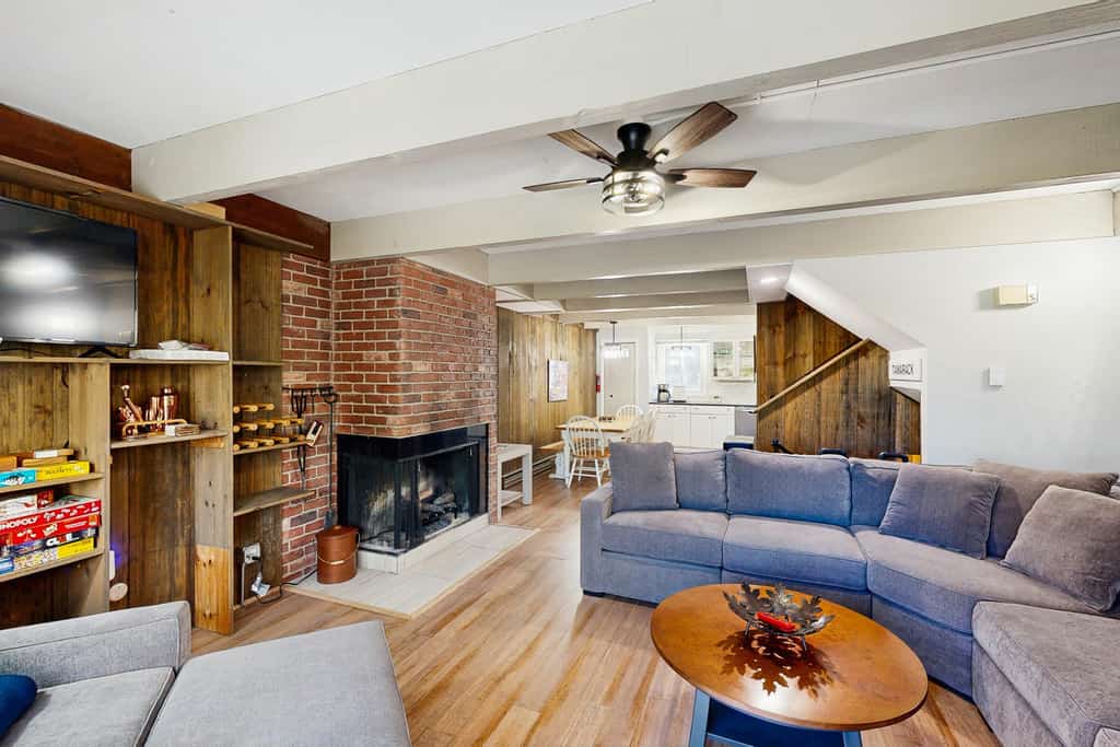 Spacious 4BR Stratton townhome: 5 min to Stratton great for 2 families