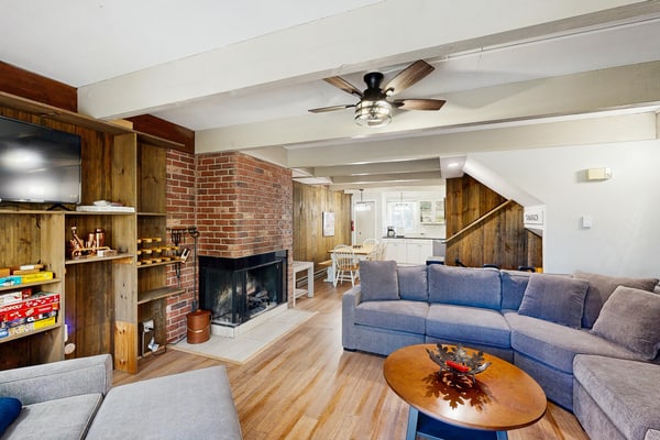 Spacious 4BR Stratton townhome: 5 min to Stratton great for 2 families