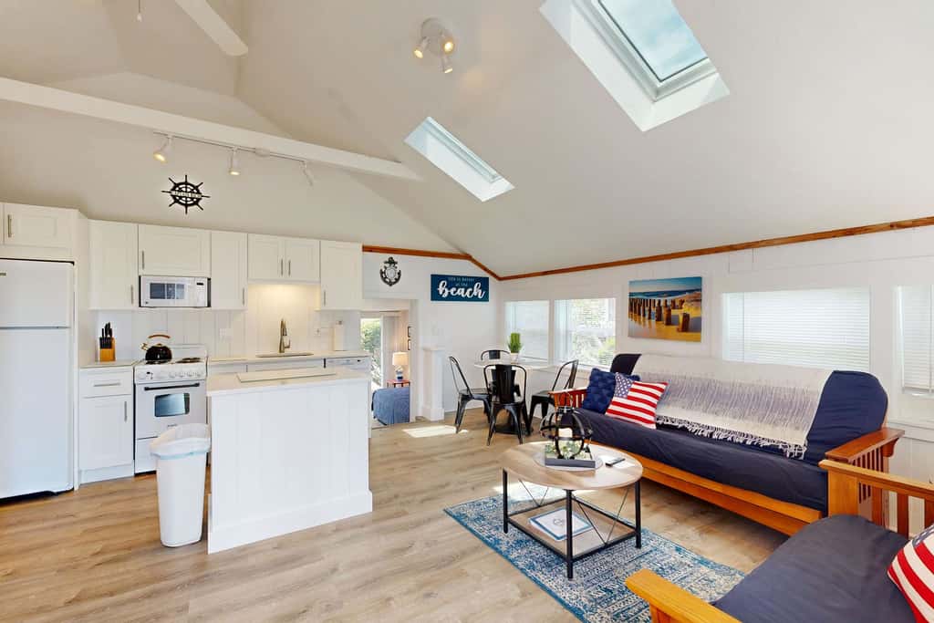 Cozy Cottage with Deck, Yard & Walk to the Beach