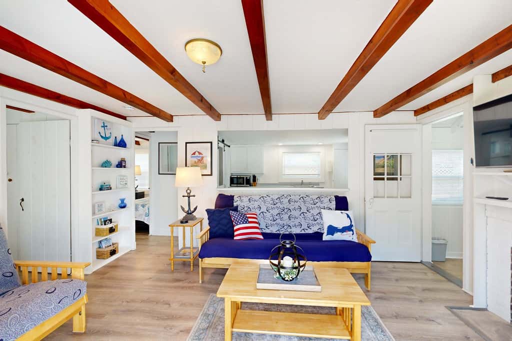 Adorable Cottage With Patio & Walk to Sea St Beach