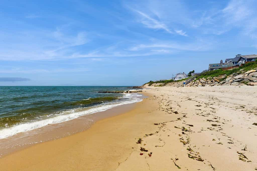 Adorable Cottage With Patio & Walk to Sea St Beach