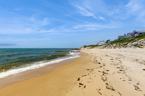 Adorable Cottage With Patio & Walk to Sea St Beach