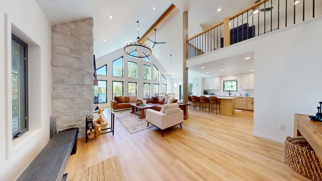 Lakefront Retreat - dock, fire pit, kayaks, gas grill, WIFI & more