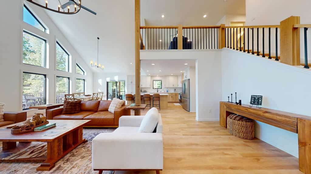 Lakefront Retreat - dock, fire pit, kayaks, gas grill, WIFI & more