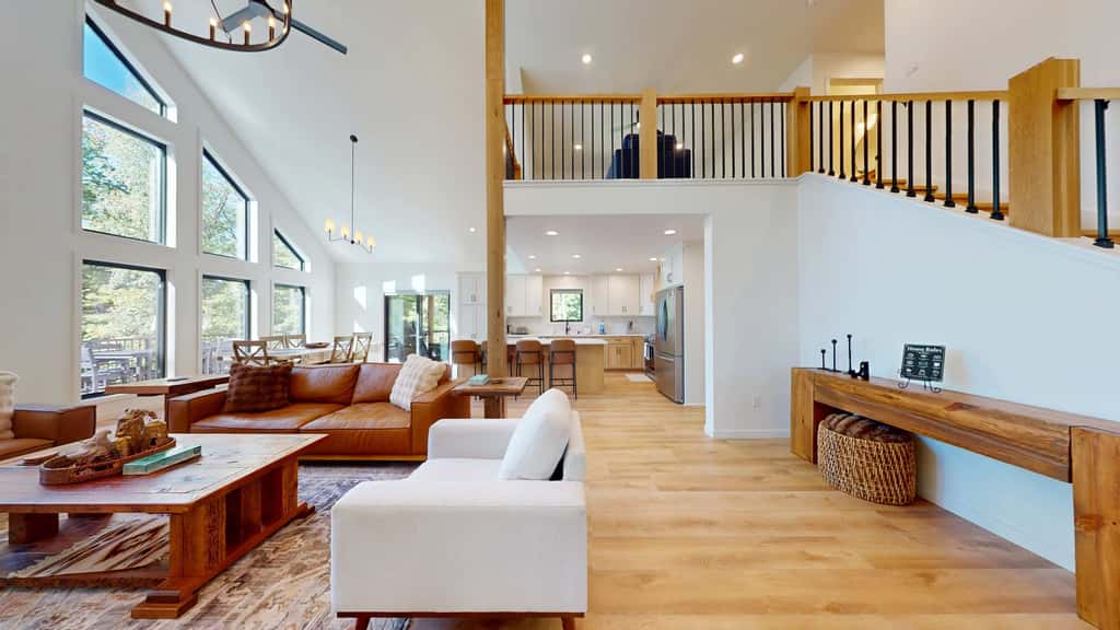Lakefront Retreat - dock, fire pit, kayaks, gas grill, WIFI & more