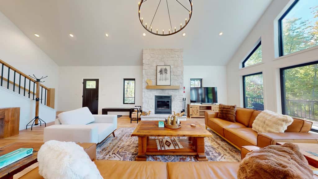 Lakefront Retreat - dock, fire pit, kayaks, gas grill, WIFI & more