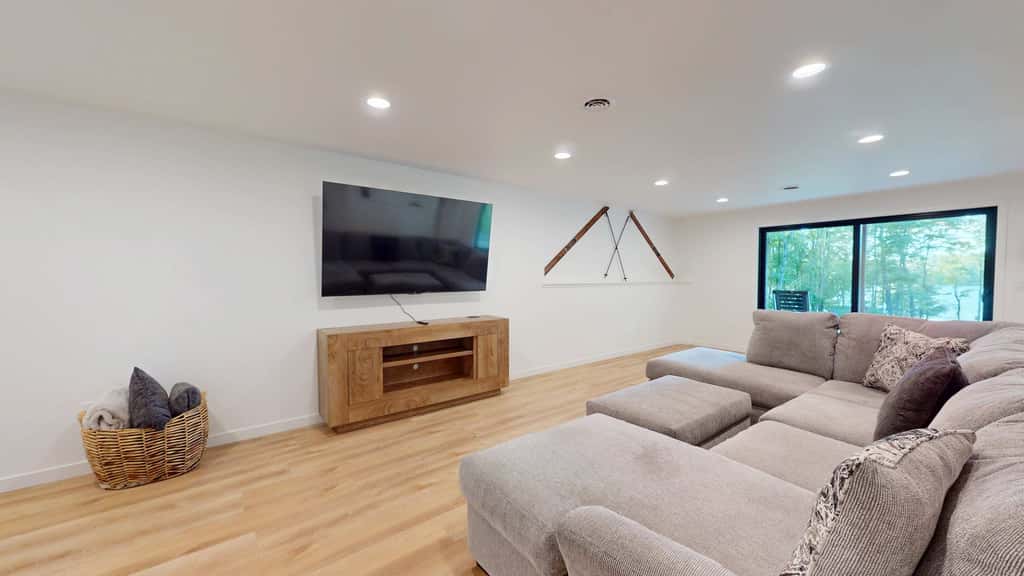 Lakefront Retreat - dock, fire pit, kayaks, gas grill, WIFI & more