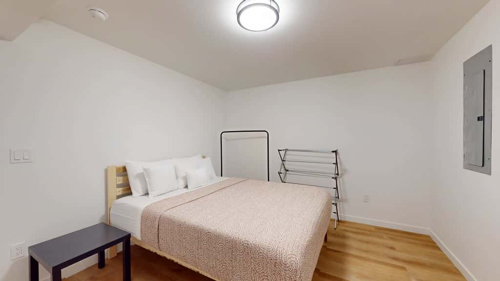 Lakefront Retreat - dock, fire pit, kayaks, gas grill, WIFI & more