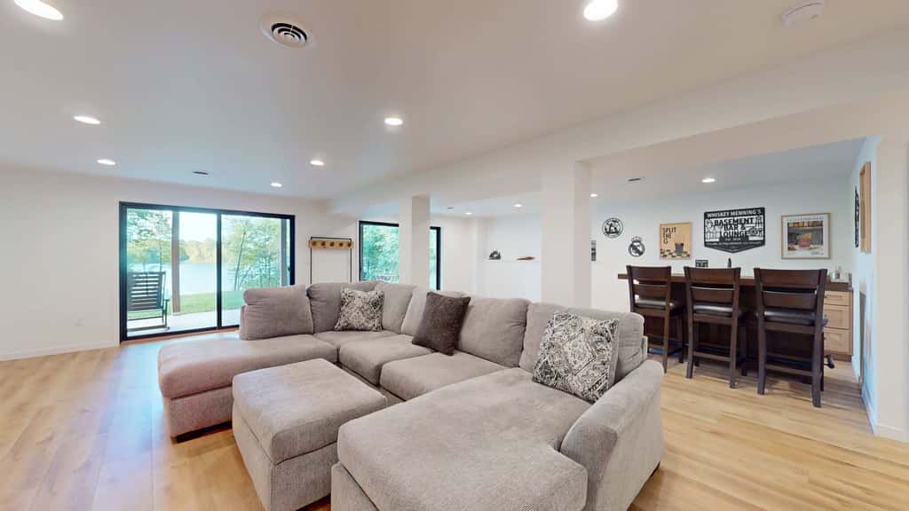 Lakefront Retreat - dock, fire pit, kayaks, gas grill, WIFI & more