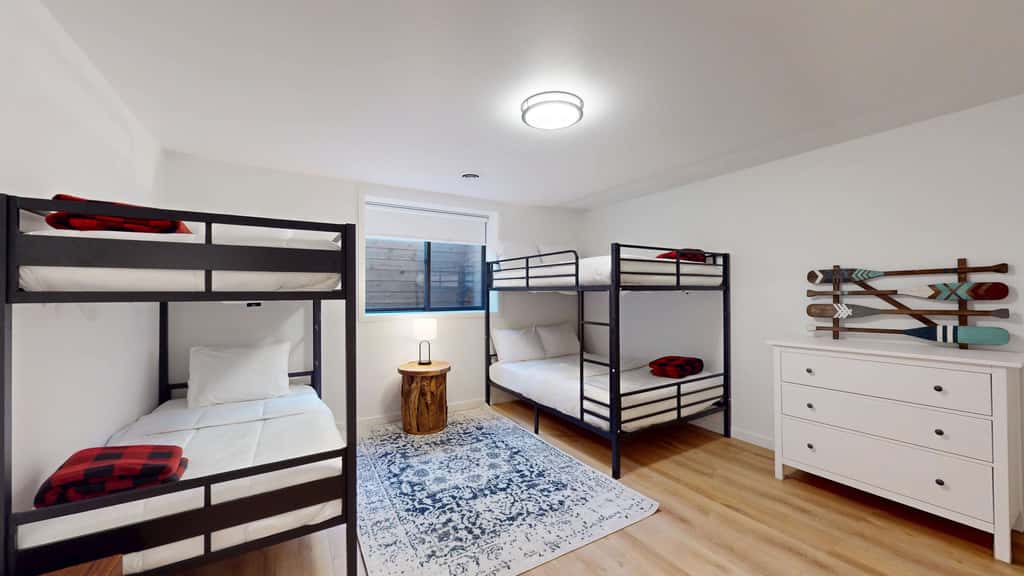 Lakefront Retreat - dock, fire pit, kayaks, gas grill, WIFI & more