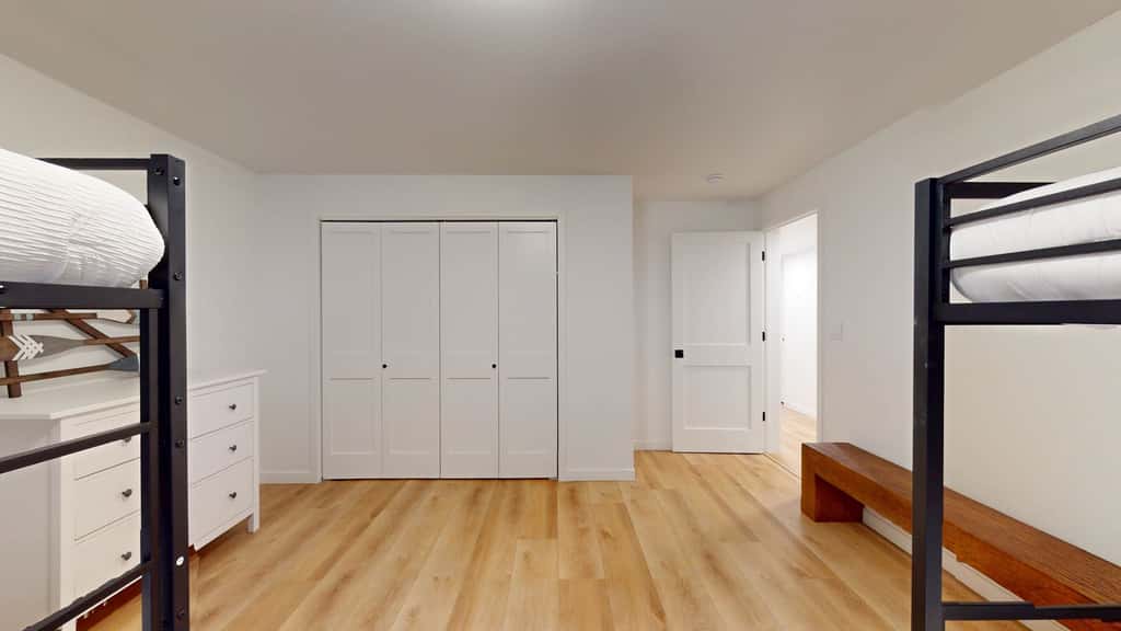 Lakefront Retreat - dock, fire pit, kayaks, gas grill, WIFI & more