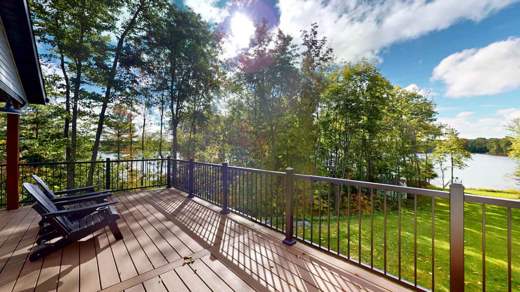 Lakefront Retreat - dock, fire pit, kayaks, gas grill, WIFI & more