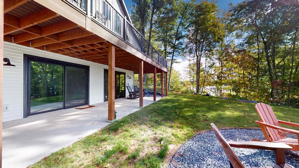 Lakefront Retreat - dock, fire pit, kayaks, gas grill, WIFI & more