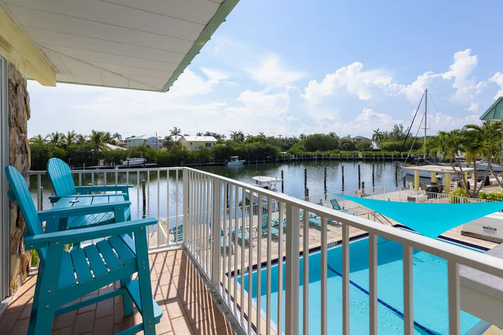Canalfront condo with washer/dryer, boat dock and shared pool