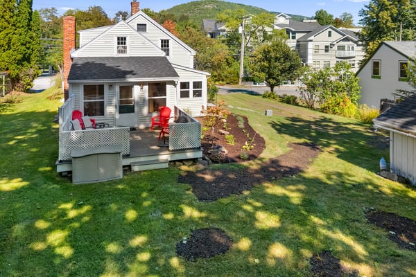 Zlatibor: 4BR Camden home with 2 baths, full kitchen, deck, WiFi, and parking.