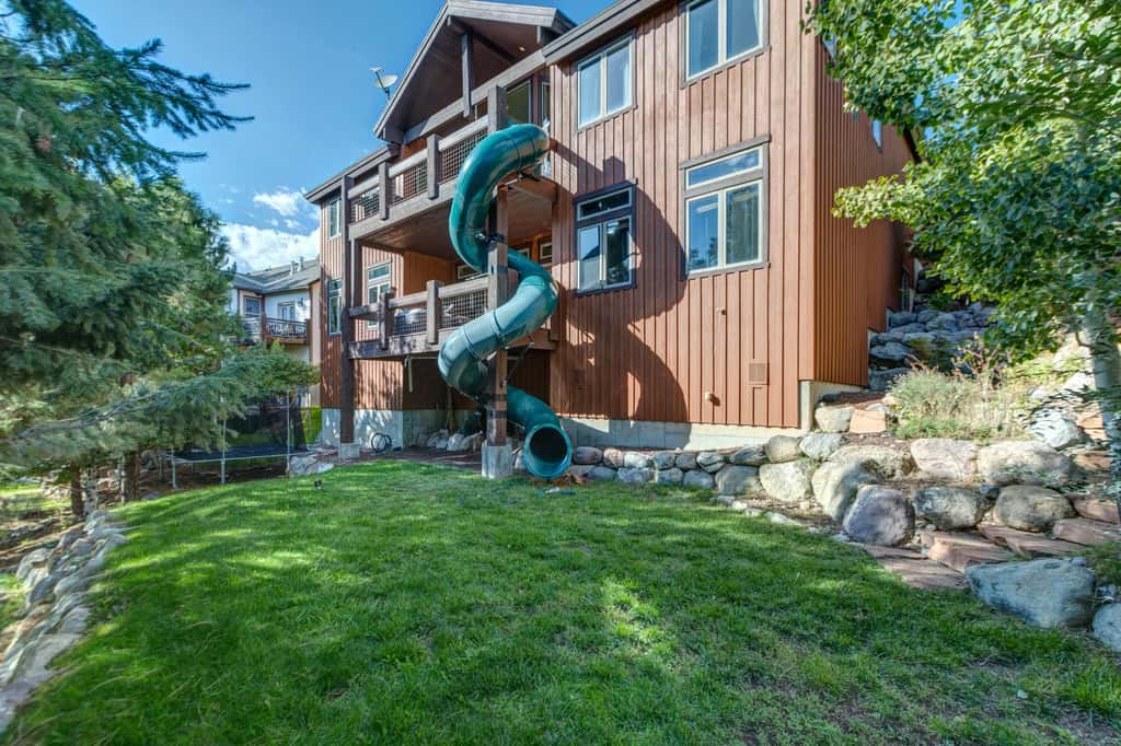 Summit & Slide Adventure Lodge 