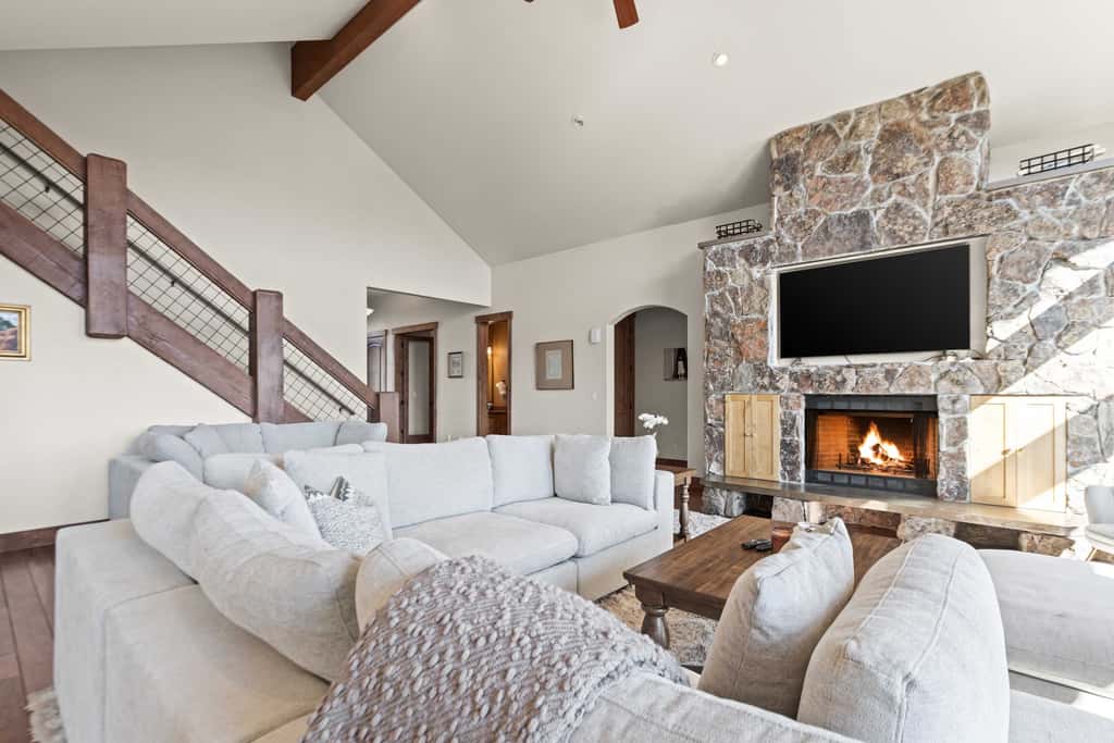 Summit & Slide Adventure Lodge 