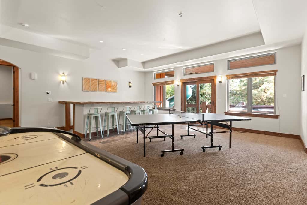 Summit & Slide Adventure Lodge 