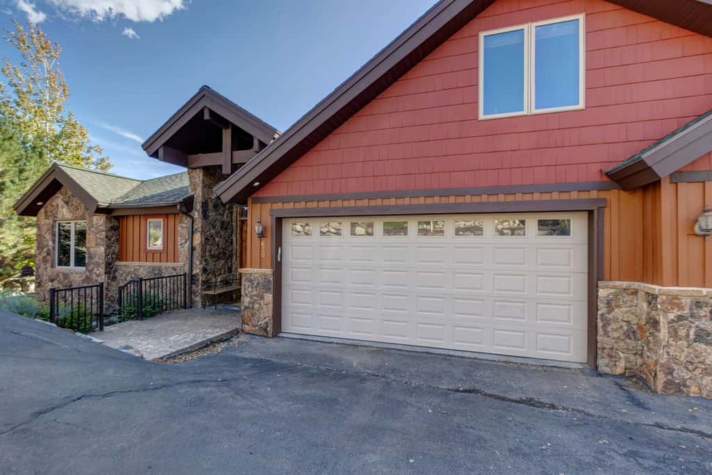 Summit & Slide Adventure Lodge 