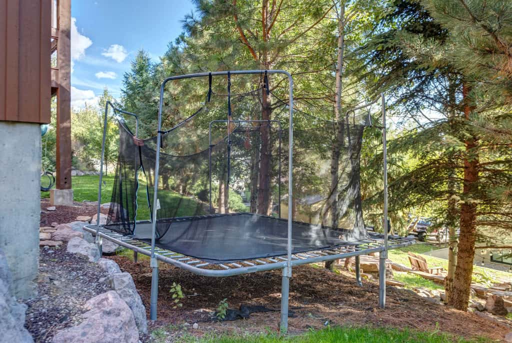 Summit & Slide Adventure Lodge 