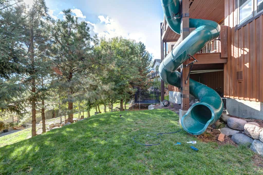 Summit & Slide Adventure Lodge 