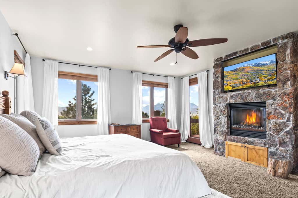 Summit & Slide Adventure Lodge 