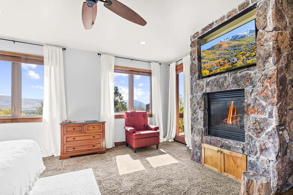 Summit & Slide Adventure Lodge 