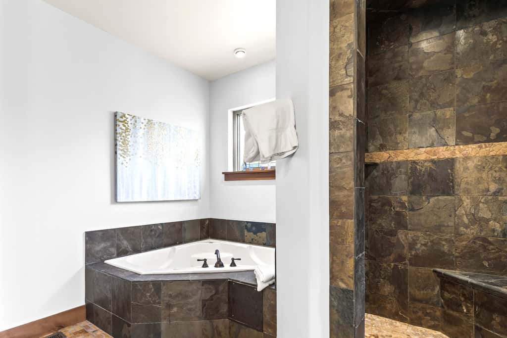 Summit & Slide Adventure Lodge 