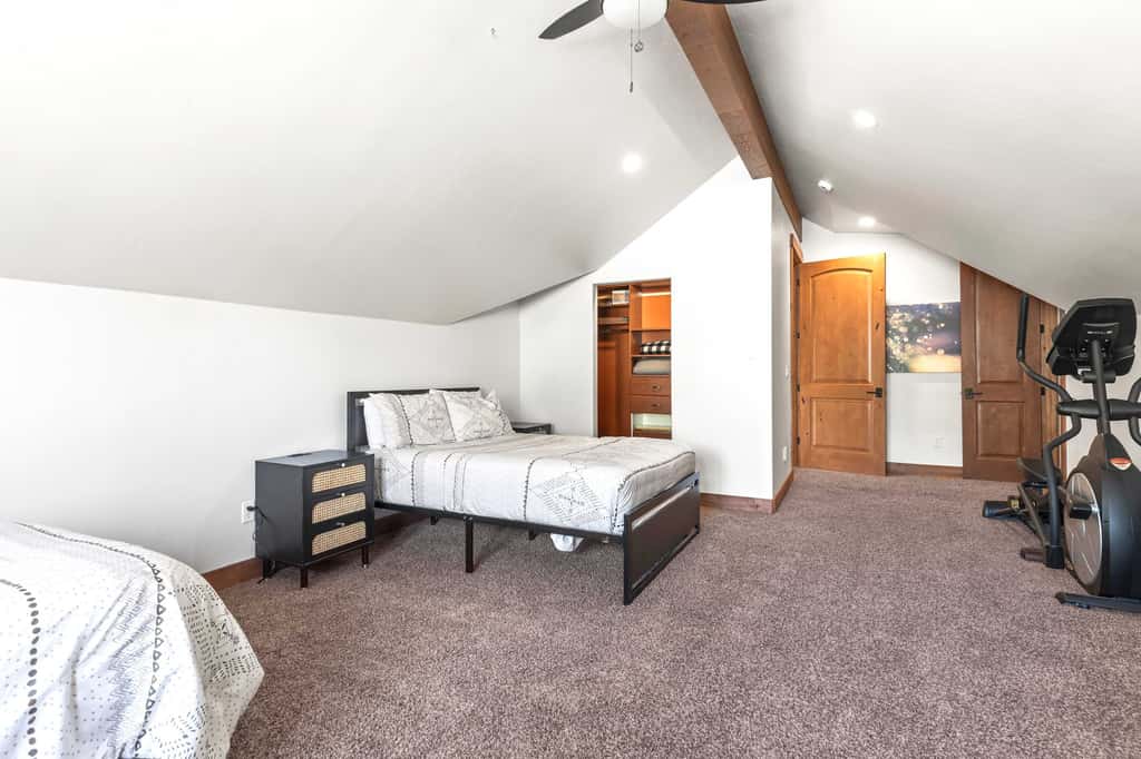 Summit & Slide Adventure Lodge 