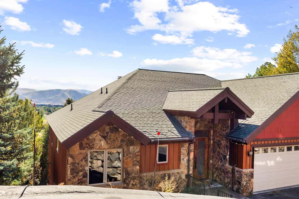 Summit & Slide Adventure Lodge 