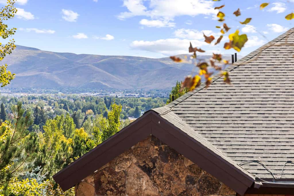 Summit & Slide Adventure Lodge 