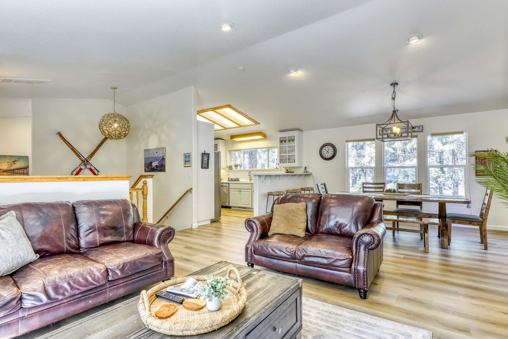 Pet Friendly Tahoe Cabin with Hot Tub & Foosball
