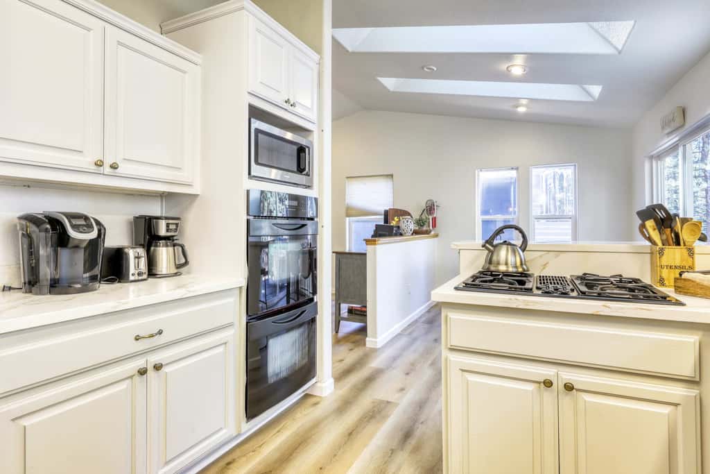 Pet Friendly Tahoe Cabin with Hot Tub & Foosball