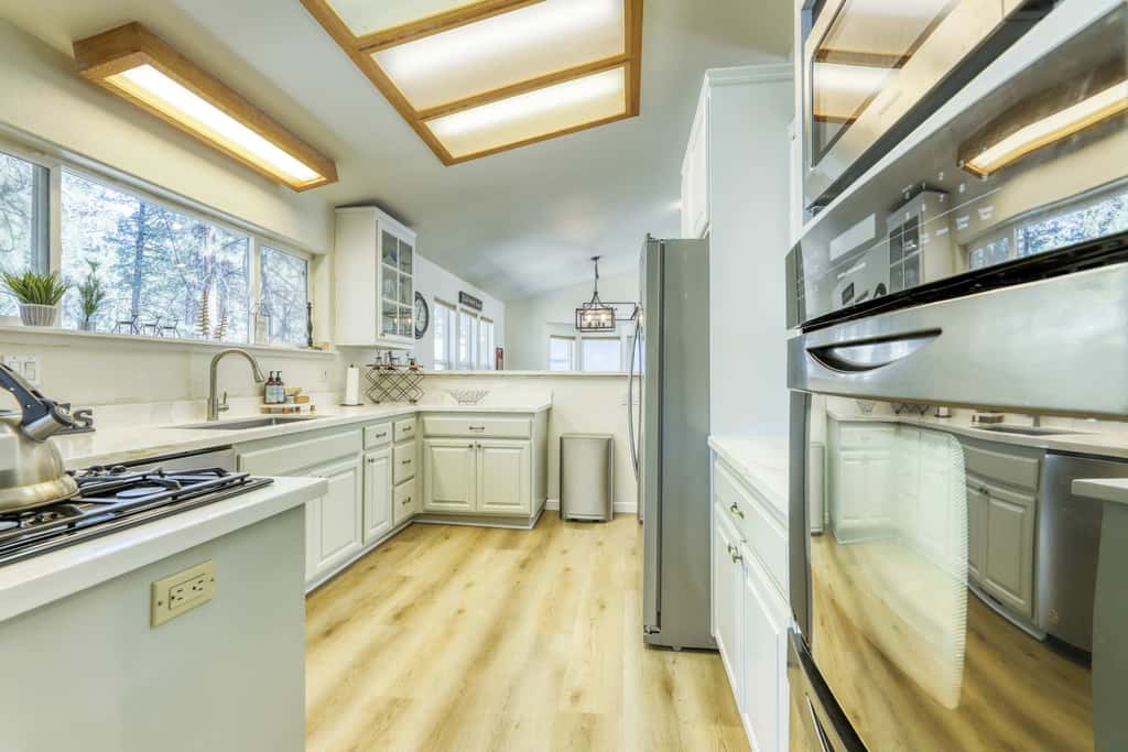 Pet Friendly Tahoe Cabin with Hot Tub & Foosball