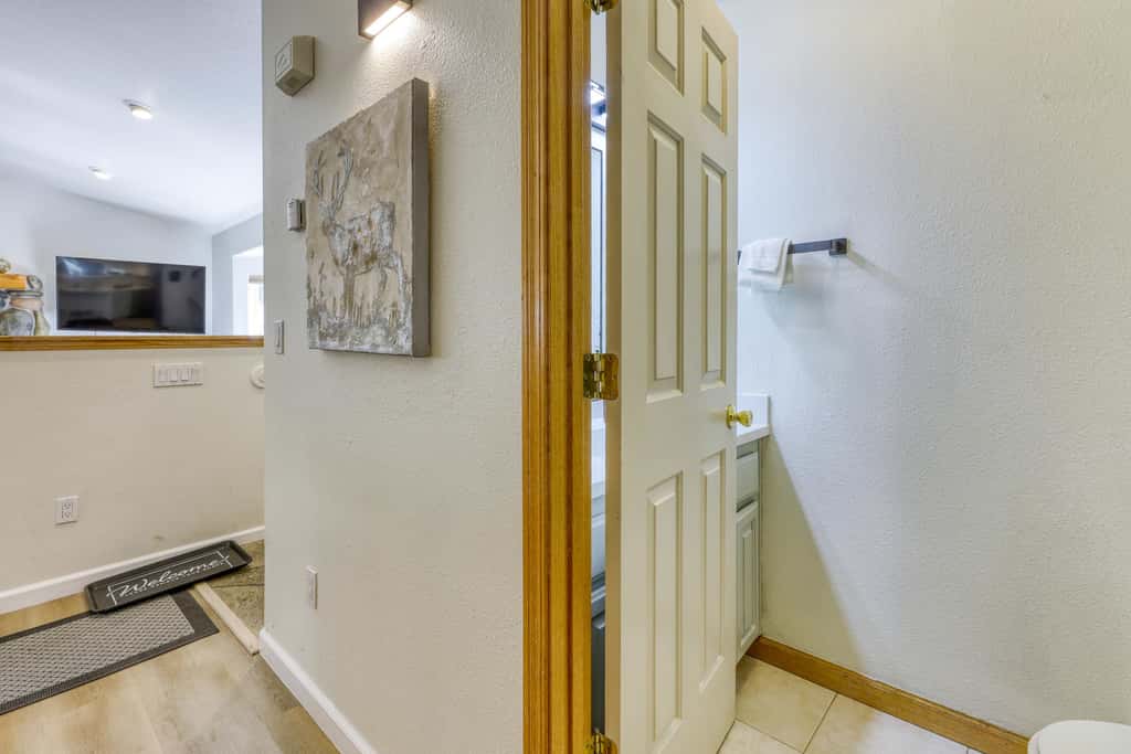Pet Friendly Tahoe Cabin with Hot Tub & Foosball