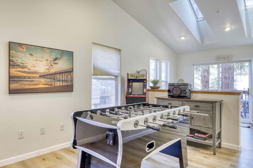 Pet Friendly Tahoe Cabin with Hot Tub & Foosball