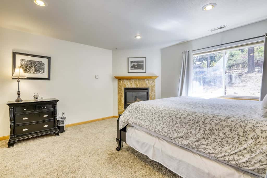 Pet Friendly Tahoe Cabin with Hot Tub & Foosball
