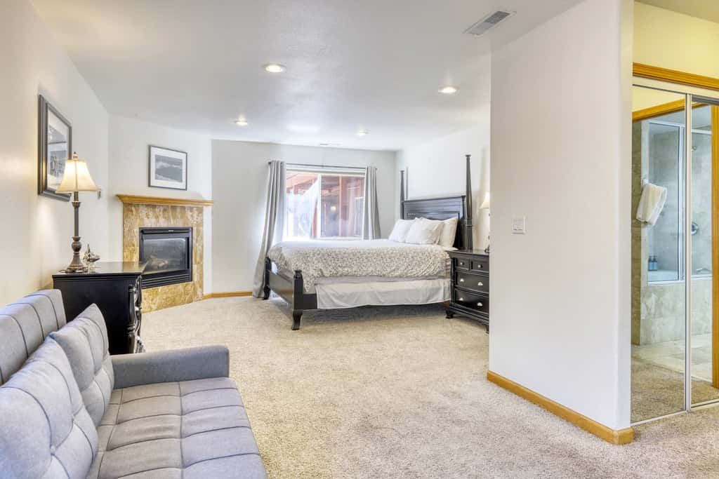 Pet Friendly Tahoe Cabin with Hot Tub & Foosball